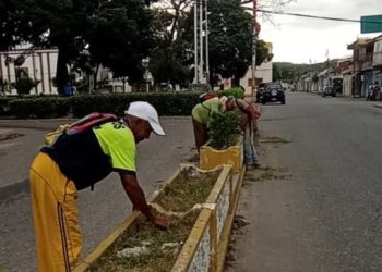 Operativo limpieza en calles de Sabana de Mendoza