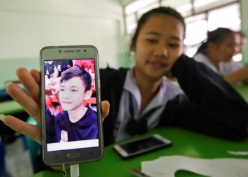 Duelo y preguntas en Tailandia por repentina muerte del niño de la cueva
