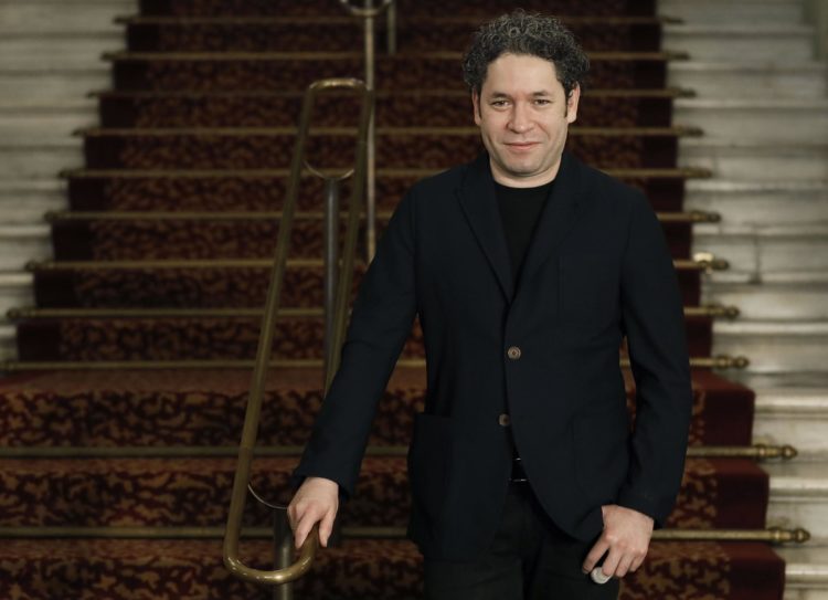 El aclamado director Gustavo Dudamel, en una fotografía de archivo. EFE/Andreu Dalmau