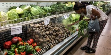 Cendas-FVM: Venezolanos deben ganar más de 16 dólares diarios para la cesta básica