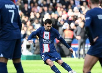 Messi con gol de tiro libre «in extremis» le dio el triunfo al PSG ante Lille