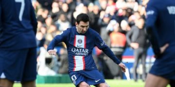 Messi con gol de tiro libre «in extremis» le dio el triunfo al PSG ante Lille