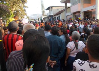 Desfile de carnaval en Rafael Rangel con participación de carrozas foráneas