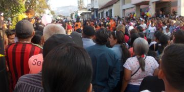 Desfile de carnaval en Rafael Rangel con participación de carrozas foráneas