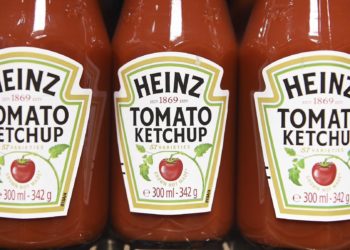 Heinz quiere regalarle un barco a un náufrago que sobrevivió con kétchup