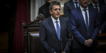 Argentina renueva un programa de precios para intentar aplacar la inflación