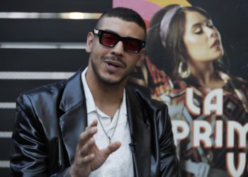 El colombiano Manuel Medrano inunda de «agua salada» su nuevo álbum
