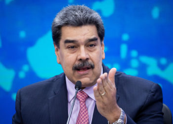 Maduro llama a hacer del turismo una economía sustitutiva de la petrolera