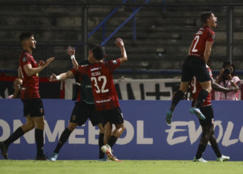 Caracas y Carabobo empatan sin goles en el comienzo del fútbol venezolano