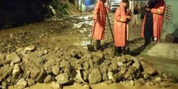 Lluvias dejan sin paso vehicular al sector Santo Domingo en Valera