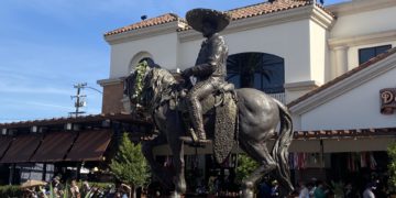 Los Ángeles erige una estatua de 3,7 metros en honor a Vicente Fernández