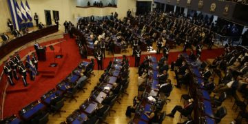 El Congreso de El Salvador anula la prescripción para delitos de feminicidio