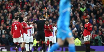 2-1. El Manchester United disfruta y sufre tras la primera roja a Casemiro