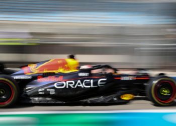 Verstappen, el más rápido en la sesión matinal por delante de Sainz