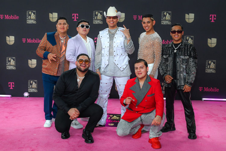 Los integrantes de la banda de música regional mexicana Firme posan en la alfombra magenta de los Premio Lo Nuestro hoy en el Miami-Dade Arena en Miami, Florida. EFE/Giorgio Viera
