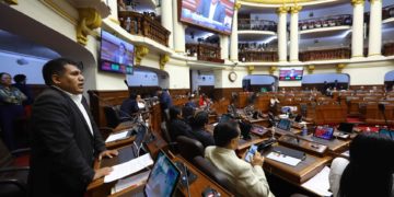 El Congreso de Perú cierra las puertas a debatir adelanto electoral a 2023