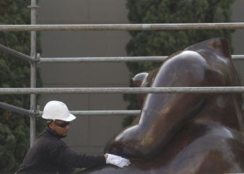 El arte de Botero reclama libertad tras el polémico cierre de su plaza en Medellín