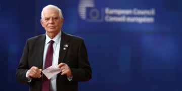 Borrell pide apoyar a Kiev porque no ve «señales» de que Rusia detenga guerra