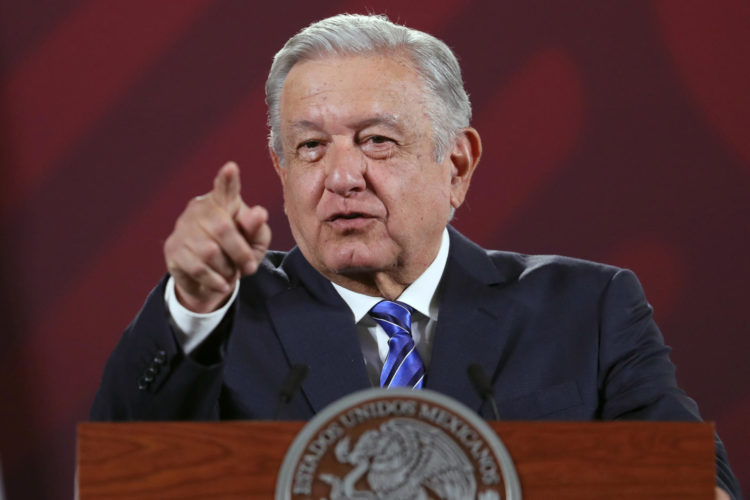 El presidente de México, Andrés Manuel López Obrador, participa hoy durante una rueda de prensa matutina en el Palacio Nacional de la Ciudad de México (México). EFE/Sáshenka Gutiérrez