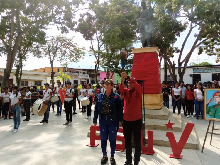 La Alcaldesa Sonia Silva presidio las actividades del sábado 4 con el Bolívar pedestre de la plaza de Betijoque disfrazado de rojo.