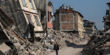 El número de víctimas del terremoto en Turquía supera ya las 43.500