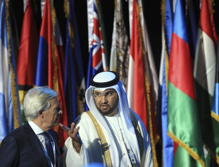 El Sultán Ahmed Al Jaber (d) en una imagen de archivo. EFE/Yoshua Arias