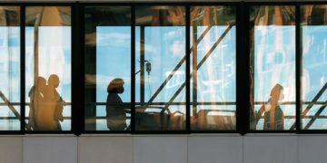 Salvan en España al bebé de una embarazada herida de bala antes de morir