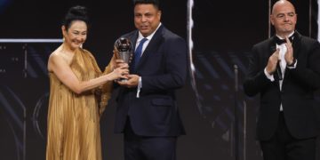 Homenaje a Pele en el inicio de los premios FIFA The Best