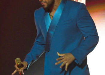 Romeo Santos anuncia su próxima gira en EE.UU. y presenta a su hijo Milano