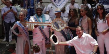 El Rey Momo declara abierto el «carnaval de la democracia» en Brasil