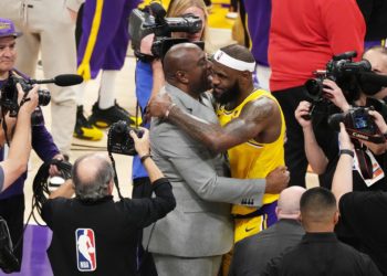 LeBron James: «Sé que puedo jugar un par de años más»