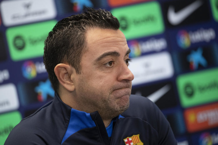 El entrenador del FC Barcelona, Xavi Hernández, ofrece una rueda de prensa en Barcelona, este sábado. EFE/ Marta Pérez