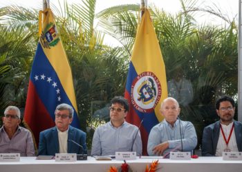 España acepta ser “país acompañante” en el proceso de paz en Colombia