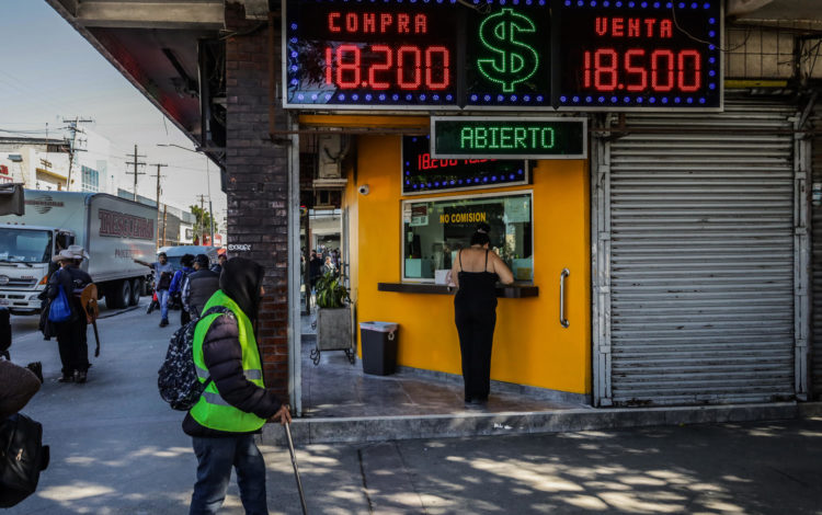 Fotografía de una casa de cambio, el 2 de febrero de 2023, en Tijuana, en Baja California (México). EFE/Joebeth Terriquez