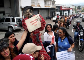 Táchira/ Docentes realizaron cadena humana al cumplirse un mes de protestas