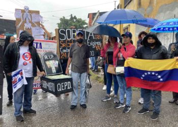 Táchira/ Empleados públicos realizan funeral al salario mínimo