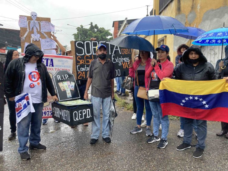 El salario mínimo tuvo su funeral en Táchira. Fotos: Carlos Eduardo Ramírez