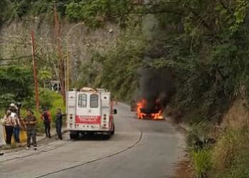 Se incendió un vehículo en la bajada de La Beatriz