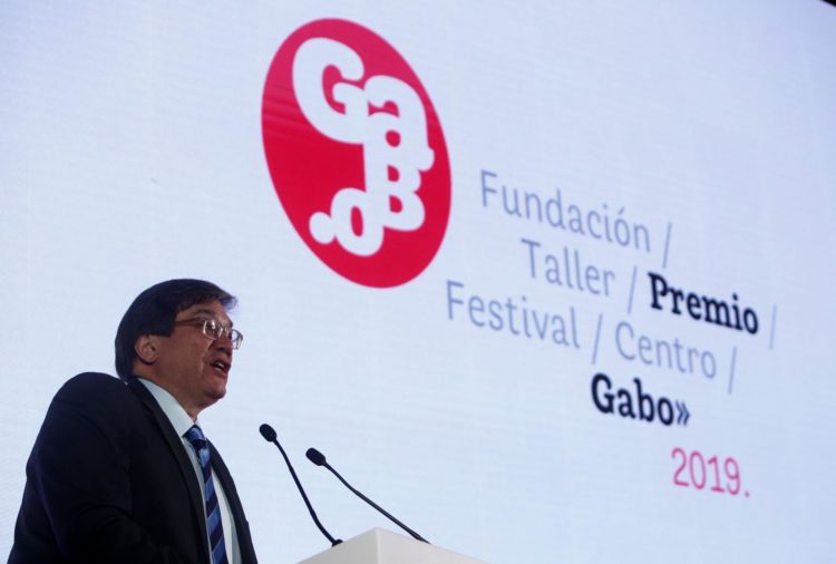 El director general de la Fundación Gabo, Jaime Abello, habla durante la entrega de premios, en una fotografía de archivo. EFE/Luis Eduardo Noriega A.