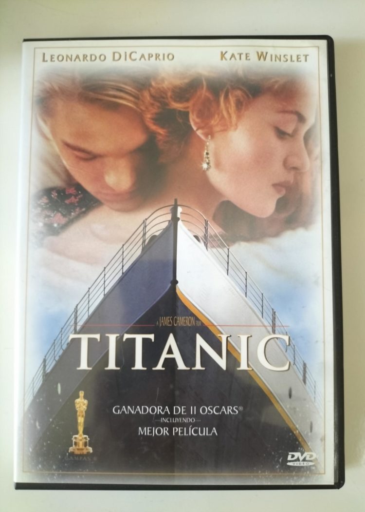 Carátula del DVD de la película Titanic, de James Cameron y protagonizada por Kate Winslet y Leo DiCaprio, en una fotografía de archivo. EFE/Paloma Puente