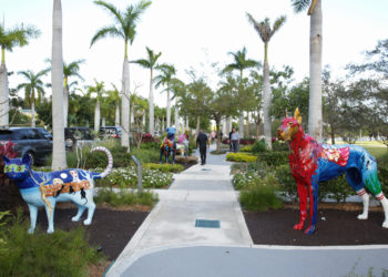 Inauguran en Miami un paseo con 52 esculturas de perros y gatos