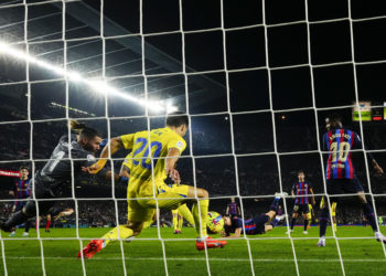 2-0. El Barcelona vence al Cádiz y se afianza en el liderato