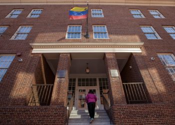 EE.UU. toma el control de la Embajada de Venezuela tras el fin del mandato de Guaidó
