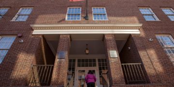 EE.UU. toma el control de la Embajada de Venezuela tras el fin del mandato de Guaidó