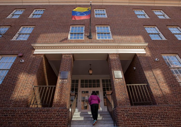 Vista de la Embajada de Venezuela en Washington (EE.UU.), en una fotografía de archivo. EFE/Erik S. Lesser