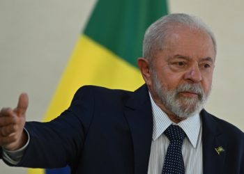 Lula sobrevuela las zonas afectadas por las fuertes lluvias en Sao Paulo