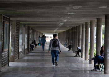 Sector universitario inicia paro de dos días por mejora salarial