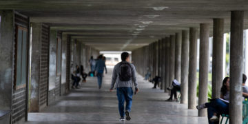 Sector universitario inicia paro de dos días por mejora salarial