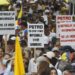 Colombianos comienzan a llenar las calles para rechazar las reformas del Gobierno