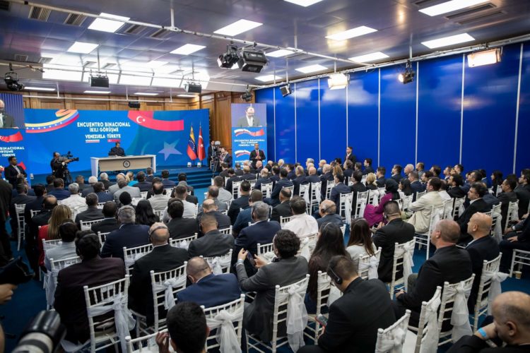 Nicolás Maduro, participa en un encuentro con sectores económicos de Turquía, el 24 de enero de 2022, en Caracas (Venezuela). EFE/ Miguel Gutiérrez